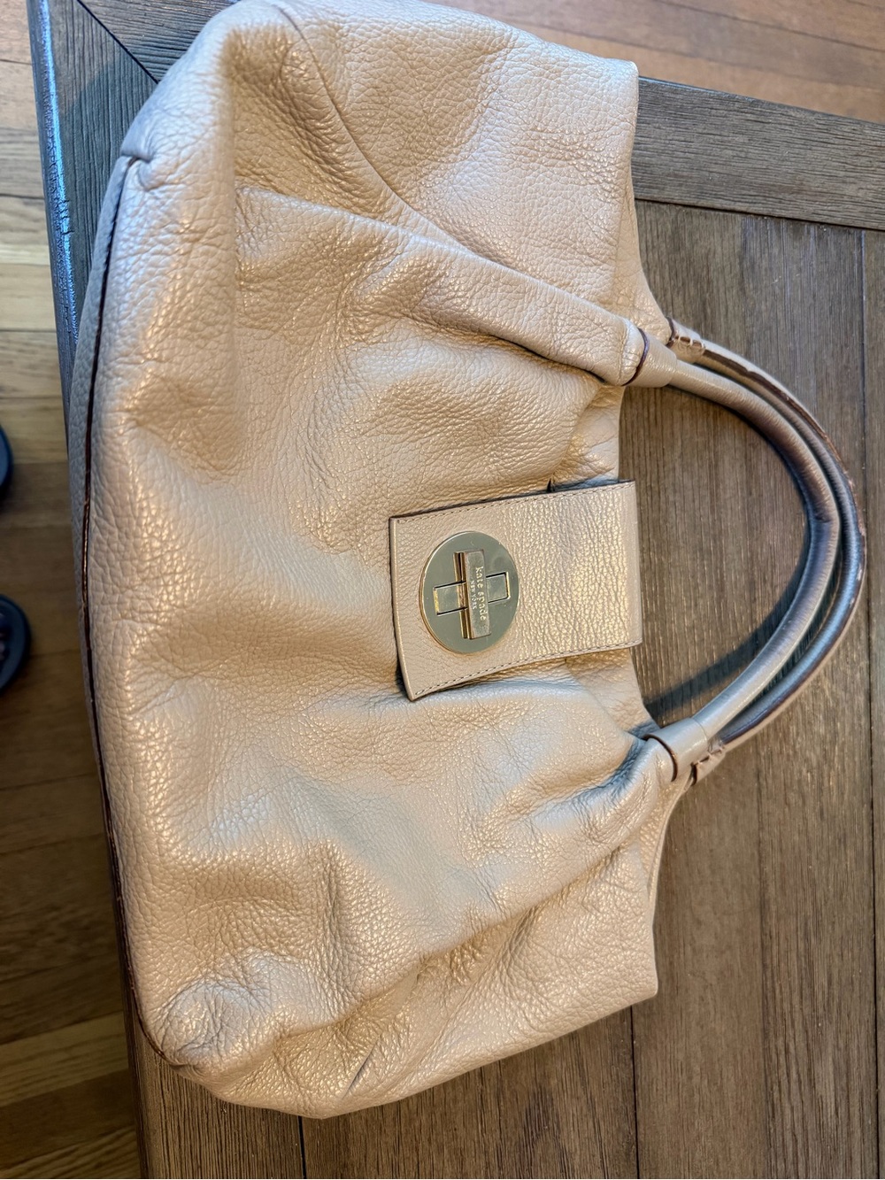 kate spade beige leather shoulder bag with gold turn-lock